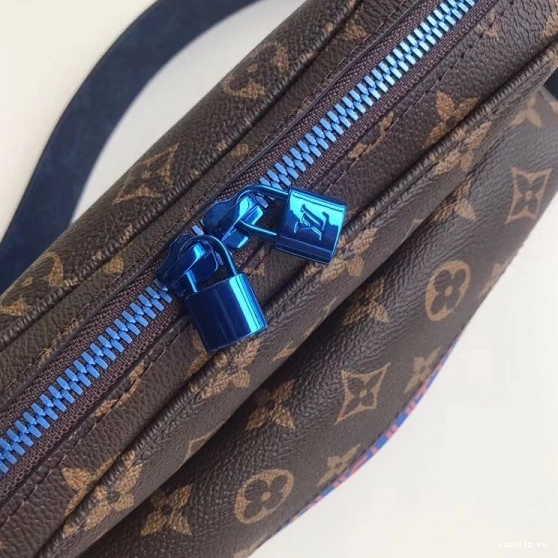 WIS Messenger Vuitton Louis 1027